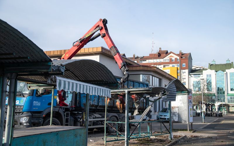 odstranitev-stojnic-s-tržnice, tržnica, stojnice, komunala-murska-sobota