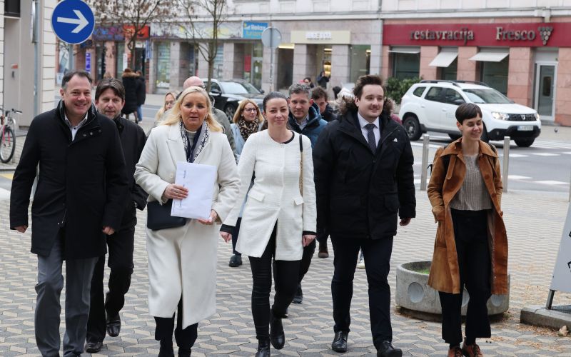 kandidatna lista, gibanje svoboda, Matej Arčon, Irena Joveva, Lenart Žavbi, Sara Žibrat.jpg