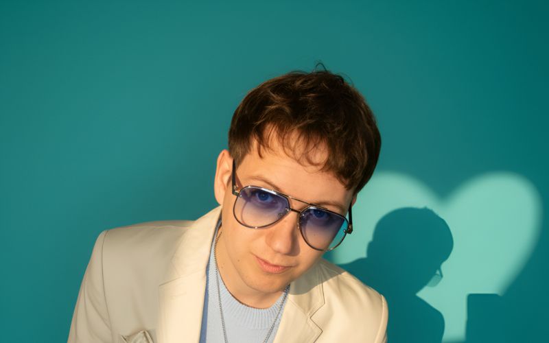 Gino Marino je   in pevec, ki se uveljavlja na regionalni glasbeni sceni