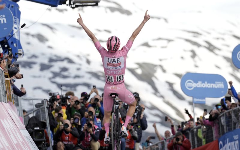 tadej pogacar livigno giro.jpg
