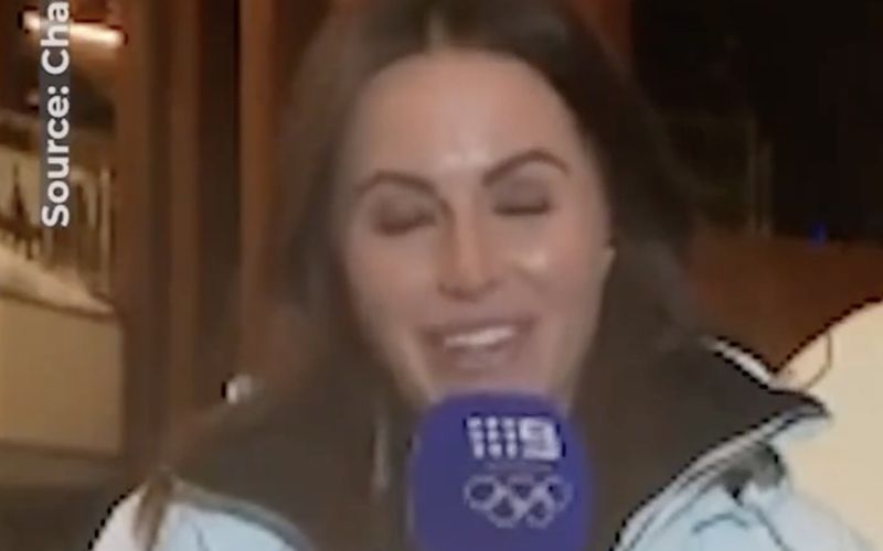 Danika Mason med neposrednim prenosom z zimskih iger Milano–Cortina, ko je njen nastop zaradi