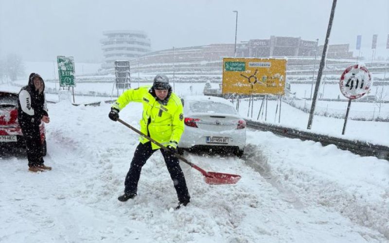kidanje, policist, okolica maribora.jpg