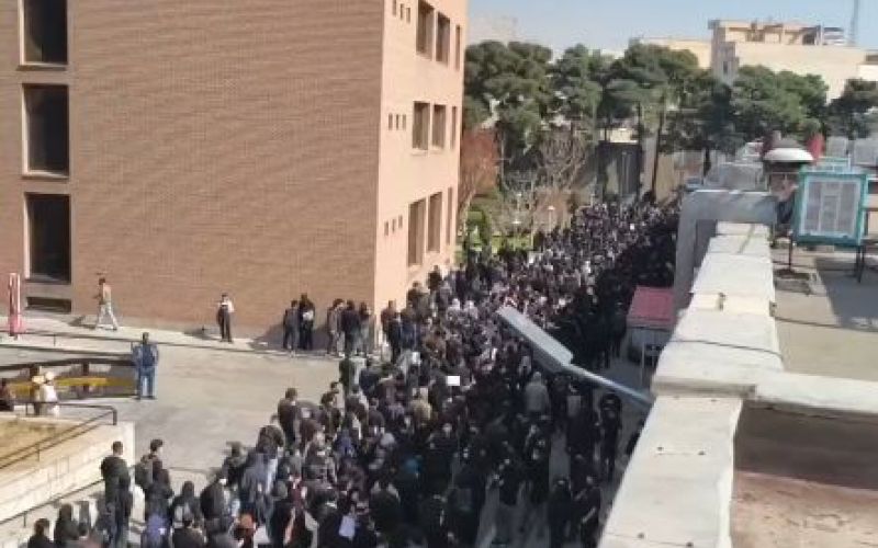 protestni shod študentov, teheran.jpg