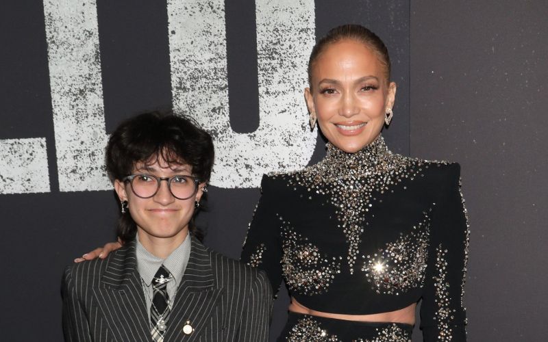 Jennifer Lopez, Max in Emme Muñiz (1).jpg
