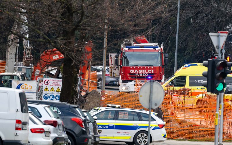 policija, gasilci, jesenice, delovna nesreča