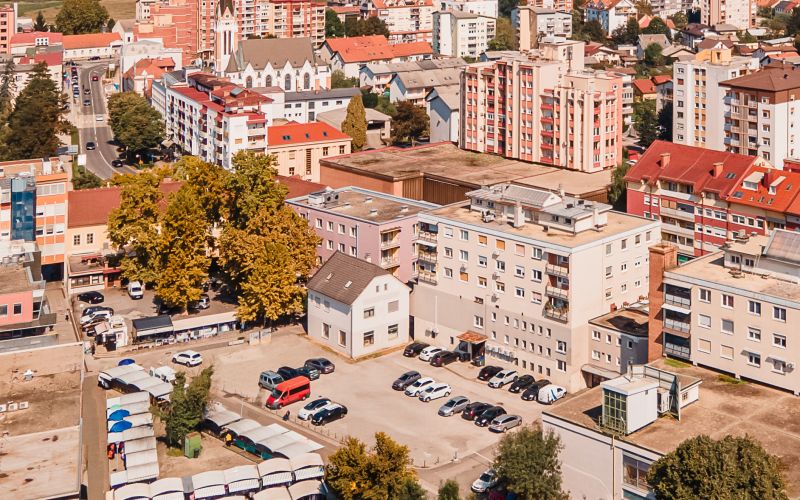 simbiločna, blagovnica, murska-sobota, dron, tržnica, blok, stanovanja, parkirišče