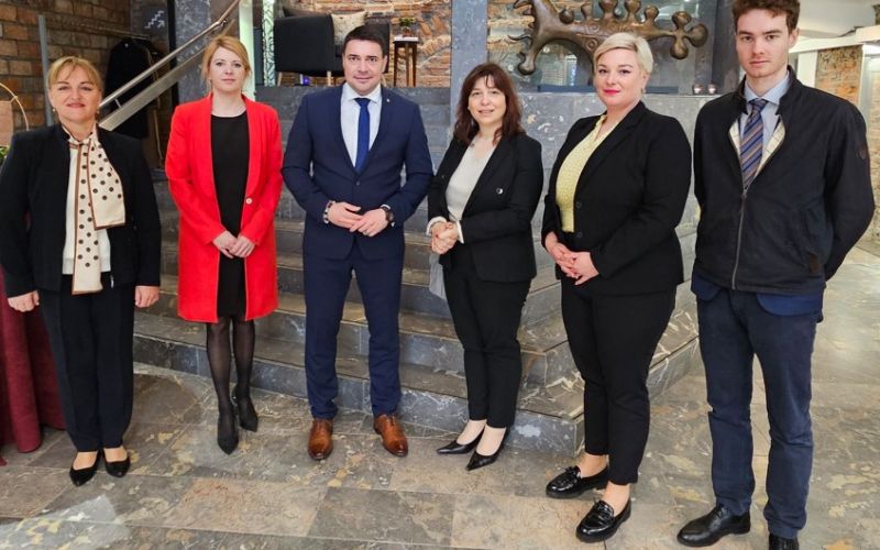 Sprejem veleposlanice.jpg