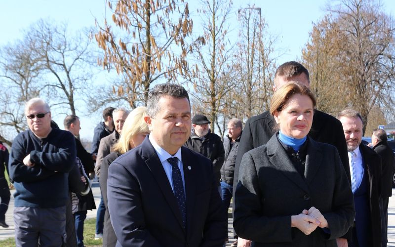 alenka-bratusek, otvoritev-obnovljene-ceste, cesta-lendava-pince