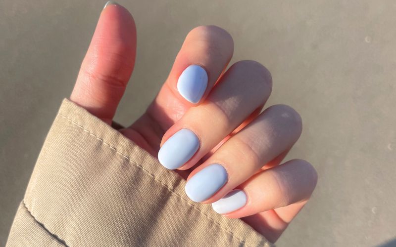 Nebesno modra, nohti