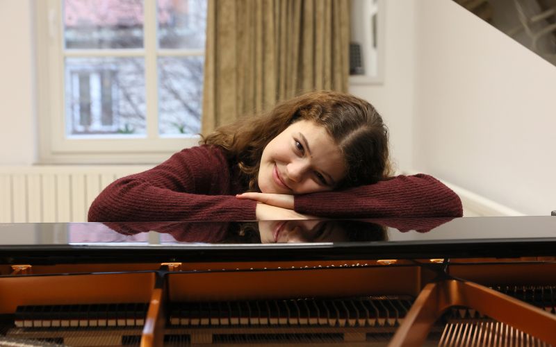 klea-testaniere, pianistka