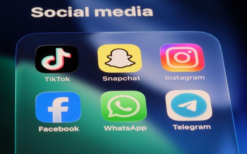 tikotk, snapchat, instagram, facebook, whatsapp, telegram