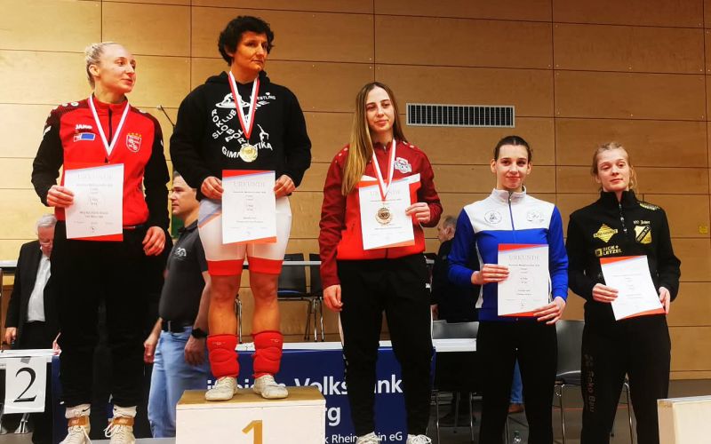 Mihaela Čirič na najvišji stopnički.png