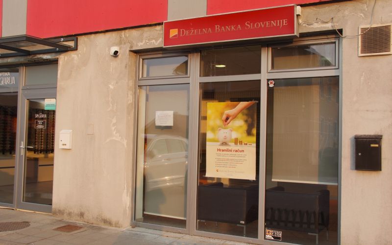 MZ Zaprtje banke (2).JPG