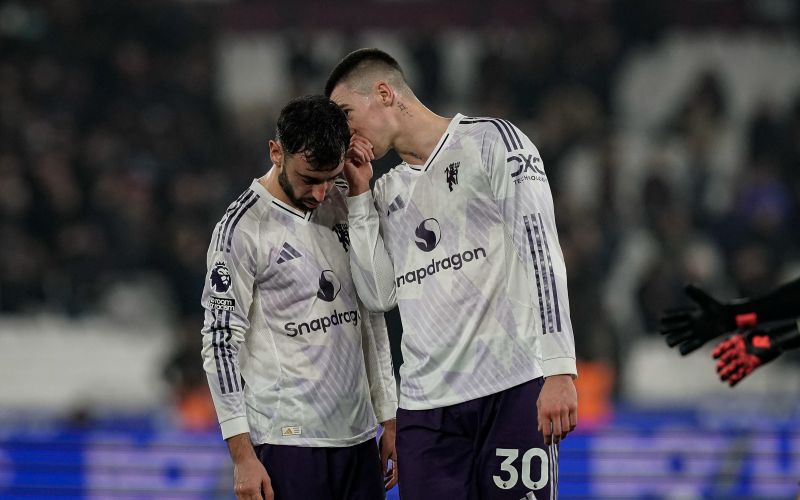 benjamin sesko bruno fernandes manchester united.jpg