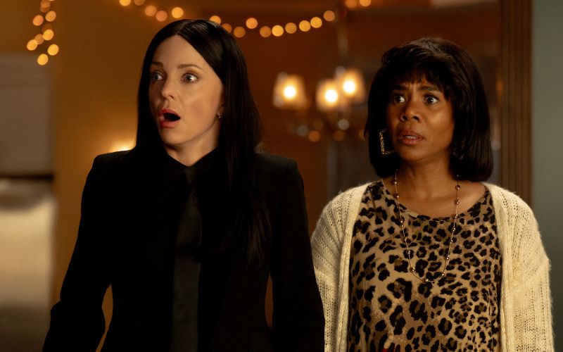 ANNA FARIS (Cindy) in  REGINA HALL (Brenda)_Film, da te kap.jpg