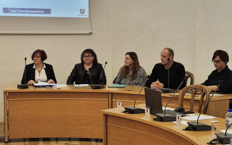 hb_ravnatelji na seji.jpg