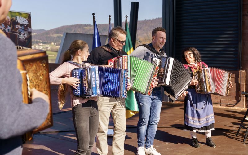 praznik-harmonike, mestna-obcina-velenje, robert-goter, svetovni-rekord, igranje-na-harmoniko, harmonika