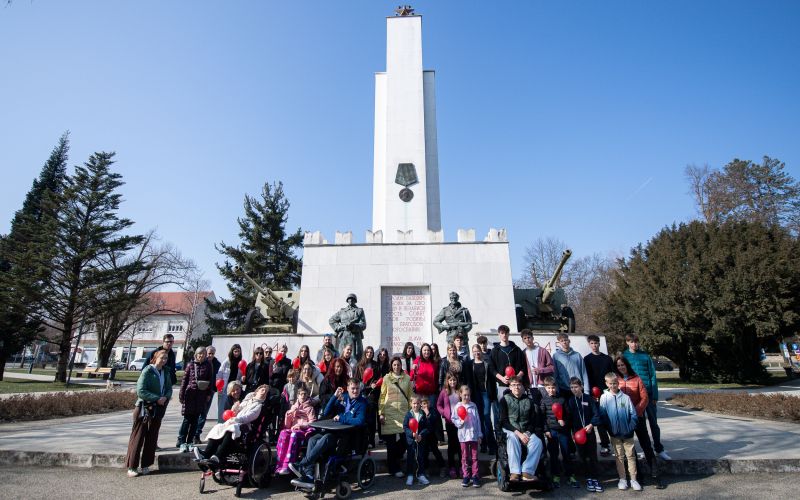 pohod-z-rdecimi-baloni