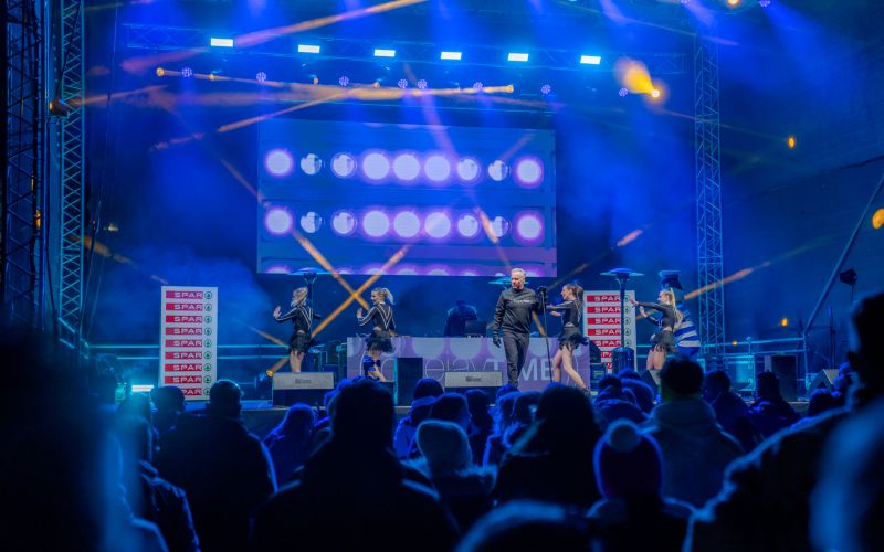 Največji slovenski Après ski DeeJay Time Back je napolnik Trg zmagovalcev v Kranjski Gori.