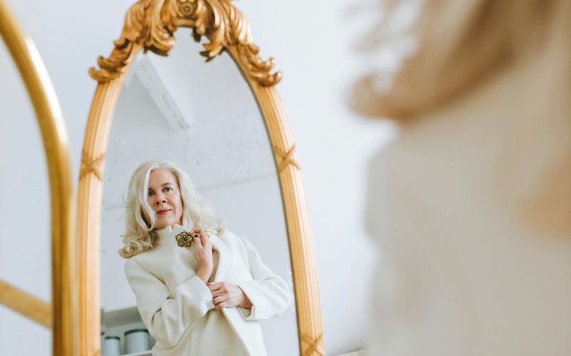 samozavestna zrela ženska