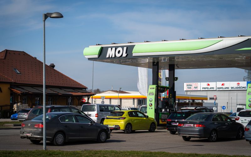 bencinske-črpalke, gorivo, shell, petrol, tankanje, nafta