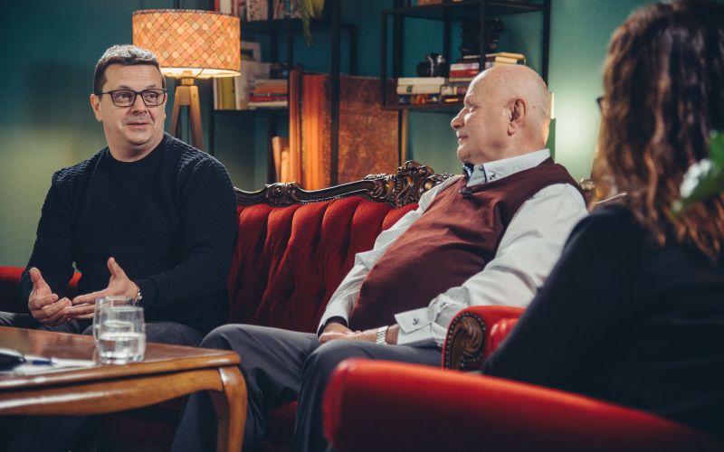 kavč, podkast, marjan-drčar, zvonko-žekš, bivša-alkoholika