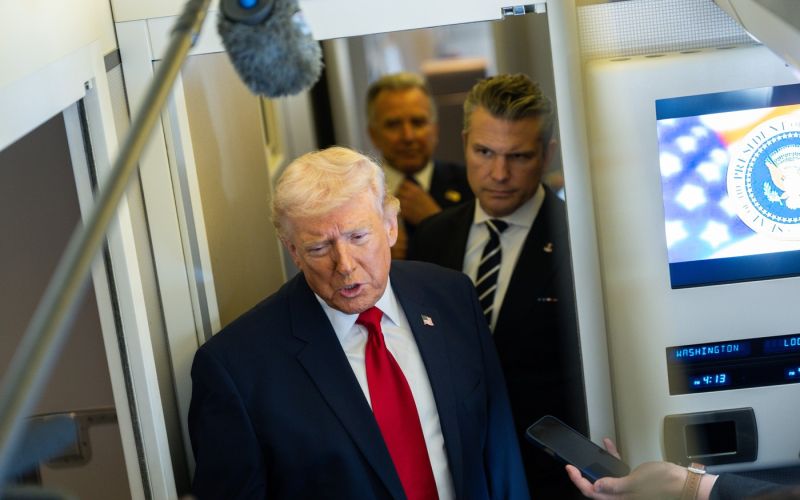 donald trump, pete hegseth.jpg