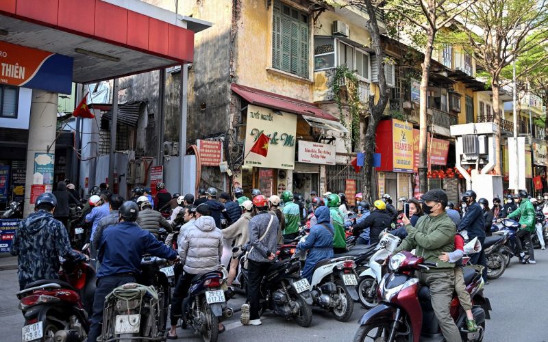 hanoi, bencinski servis, motorji.jpg