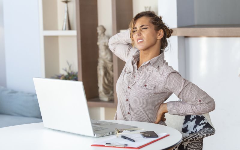 sedenje bolečina v križu