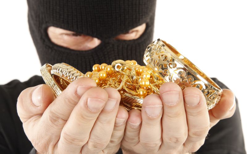 vlomilec, dragocenosti