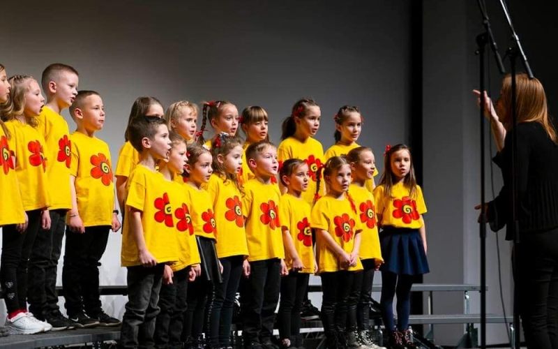 Pozdrav pomladi otroci.JPG