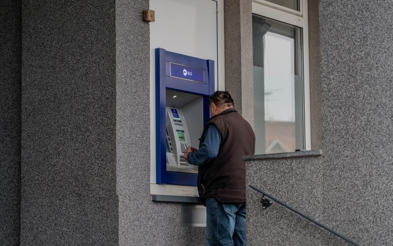 simbolična, nlb, bankomat