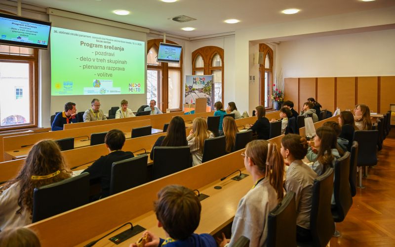 dpm-mojca, otroski-parlament