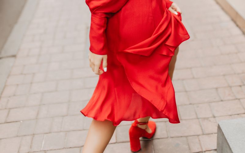 Rdeča obleka, pomlad