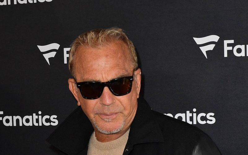 Kevin Costner (2).jpg
