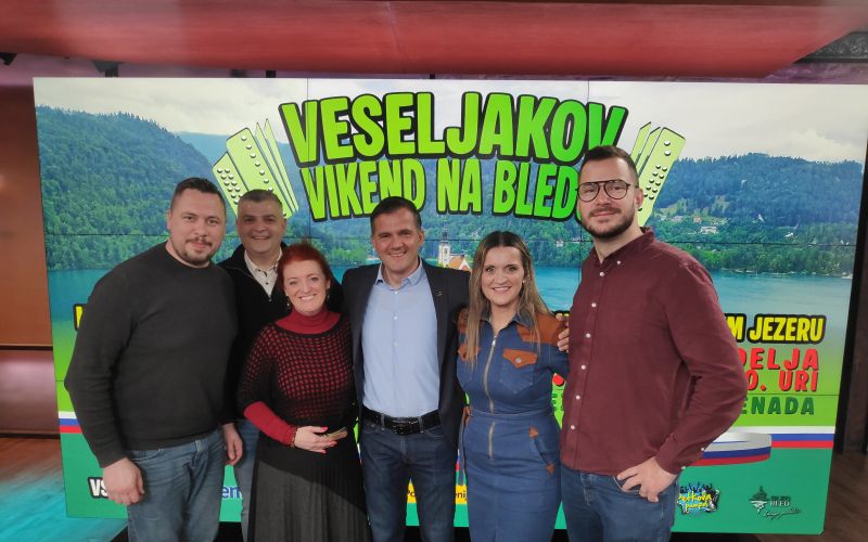 Veseljakovih 30: 6 ur rajanja z največjimi imeni narodnozabavne glasbe