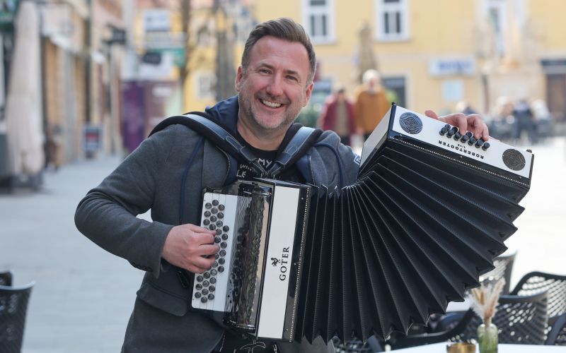 robert-goter, robert-goter-podira-svetovni-rekord, harmonika, goter