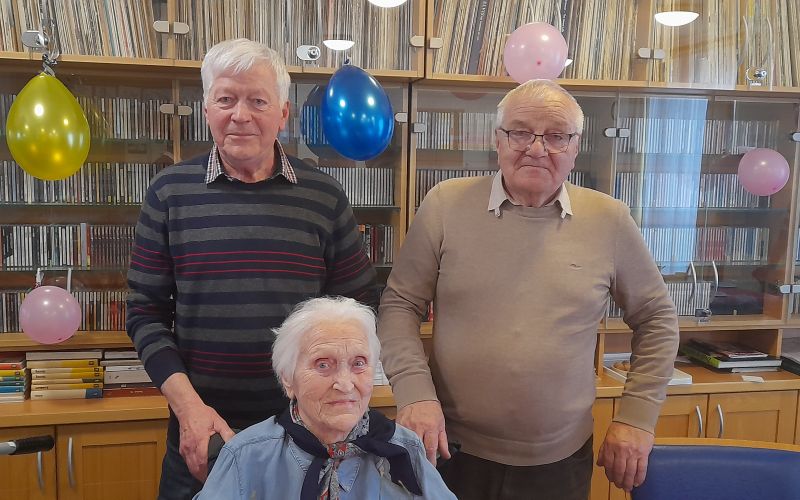 stoletnica z obema sinovoma.jpg