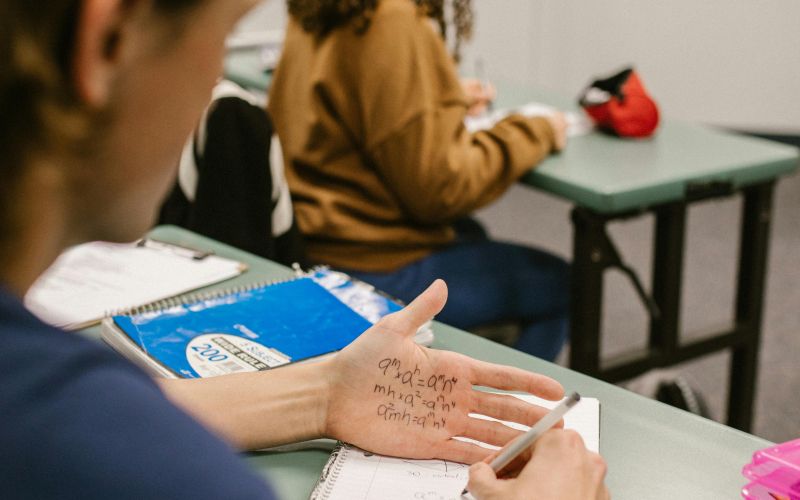 sola, plonkanje, izpit, pisanje, goljufanje, prepisovanje, matura