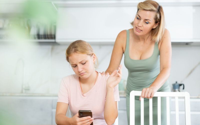 mama teži zaradi telefona