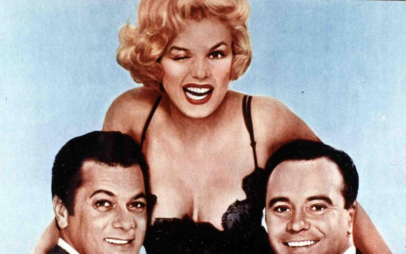 Trije obrazi legende: Marilyn Monroe, Tony Curtis in Jack Lemmon – kemija na plakatu popolna, v resn