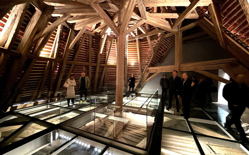 JZ stop s steklenim podom.JPG