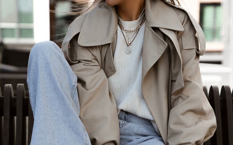 Trenč, plašč, kavbojke, moda, stil