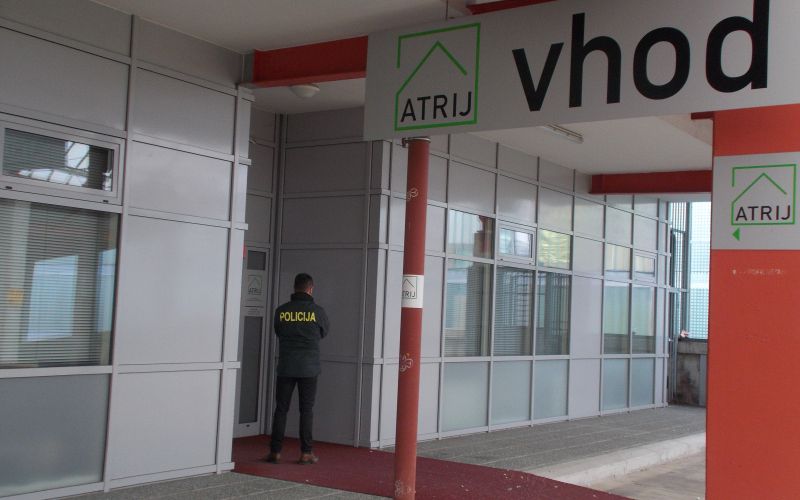 Policija preiskave v Atriju