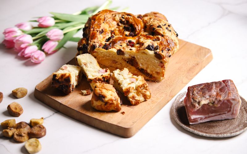 babka s suhimi figami in speckom