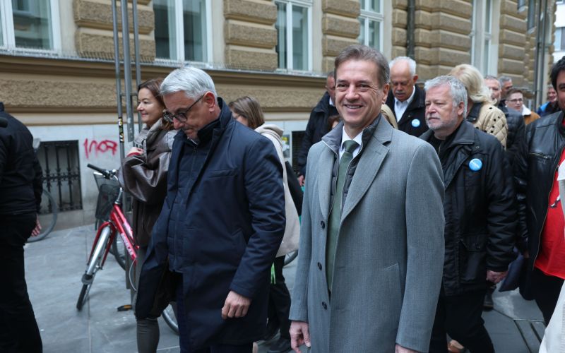 matjaž han, robert golob, asta vrečko, sprehod koalicije3.jpg