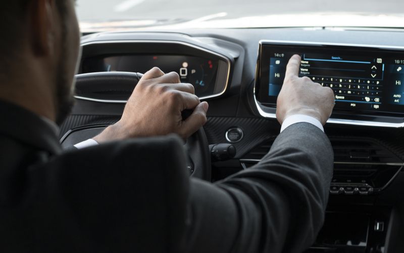 avtomobil, notranjost, armaturna plošča, gumbi, upravljanje