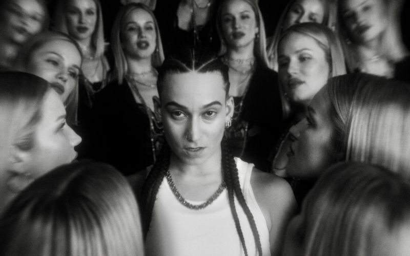 7. maja bo v Kinu Šiška premierno predstavila novi album – z največjo produkcijo do zdaj in odrom, k