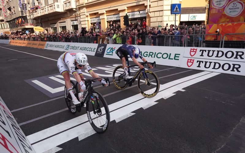 tadej pogacar tom pidcock.jpg