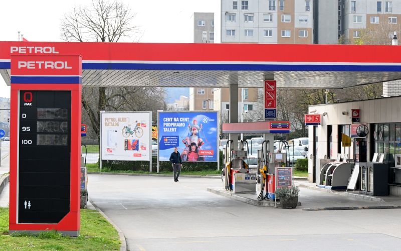 bencinski servis petrol.JPG